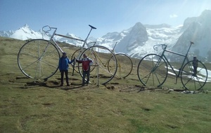 Col de l'Aubisque. A Pluherlin les cyclistes paraissent plus grands 😄.