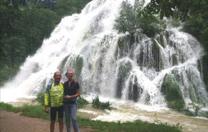 Hervé et Maryclaire à Baume les messieurs dans le Jura, attention chutes à l'arrière 😉
