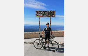 Xavier au sommet du Mont Ventoux 1910m, montée par Bédouin 💪