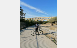 Xavier au pont du Gard, construit au Ier siècle, entre 40 et 50 après J-C.